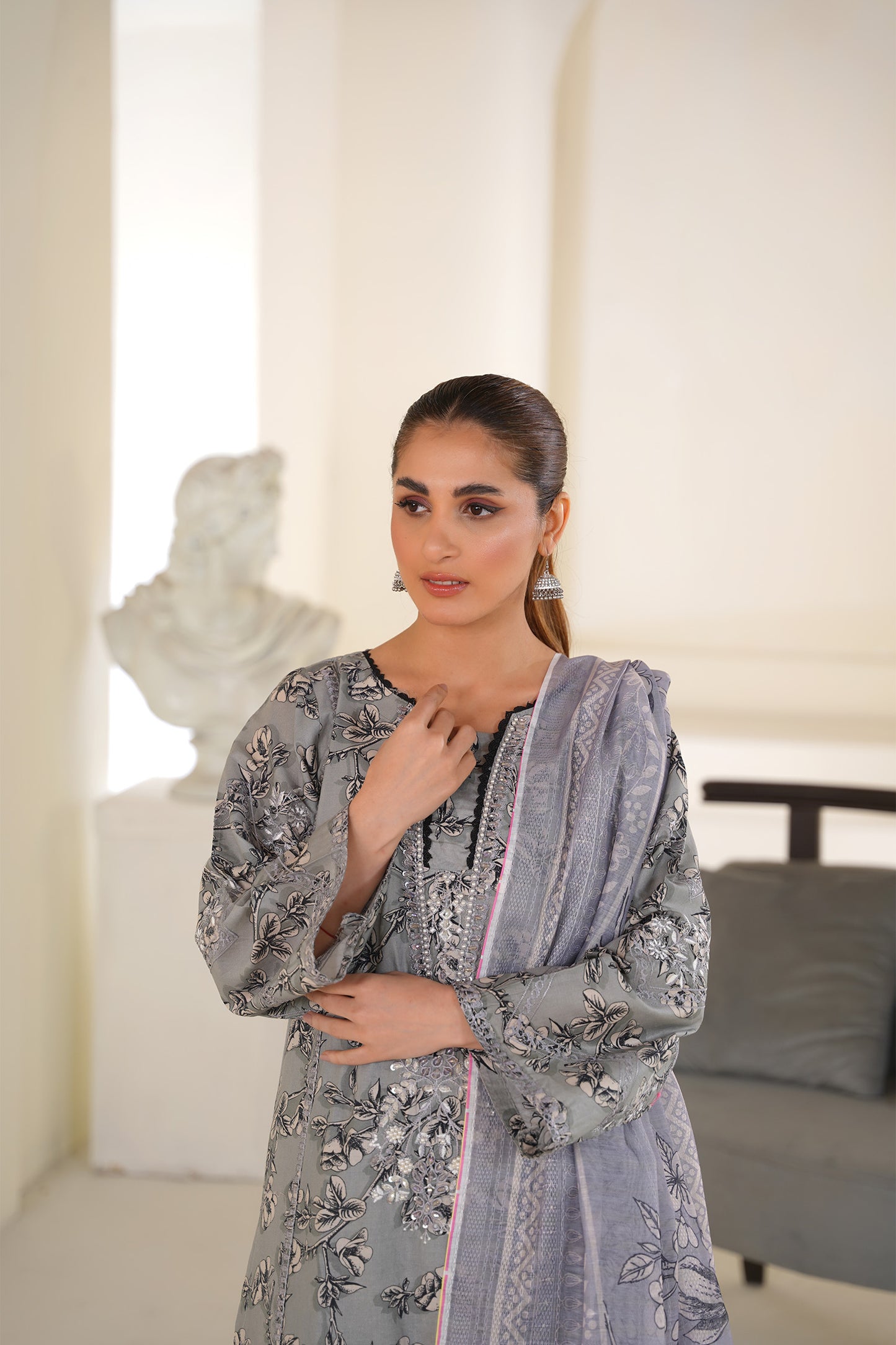 Raya Grey Bloom – Lawn 3 Piece