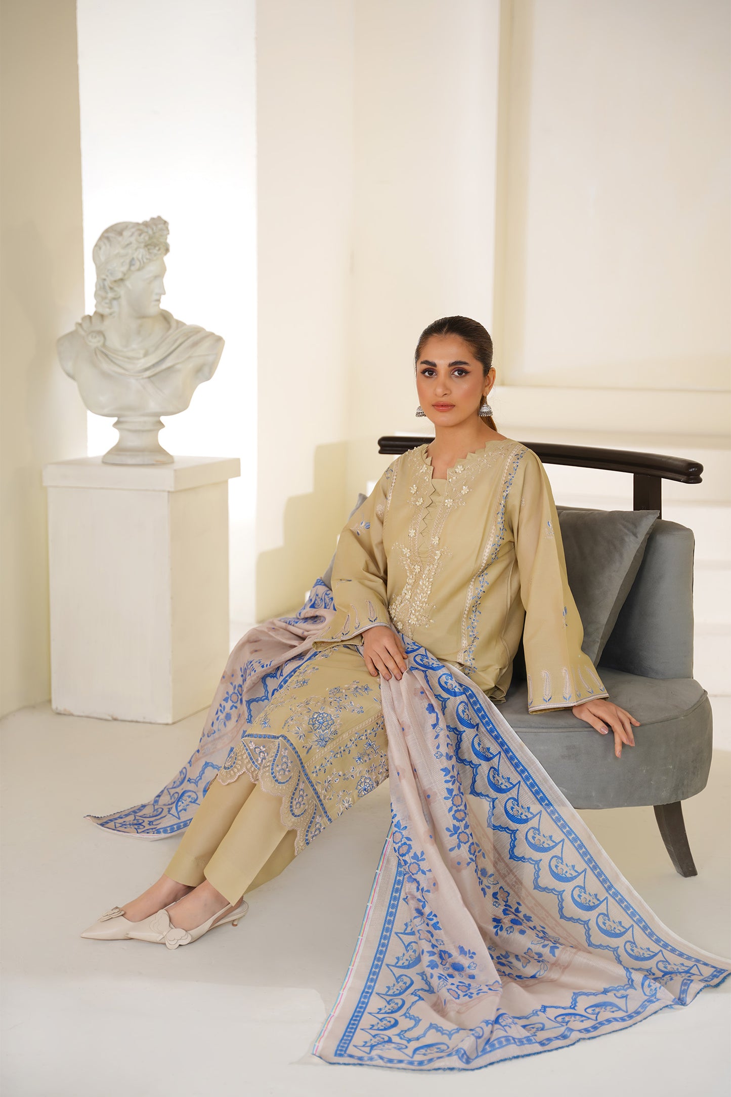Nayab – Signature Lawn Beige