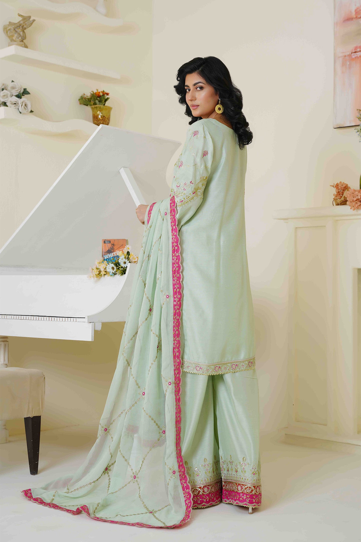 Elara – 3‑Piece Elegant Glow