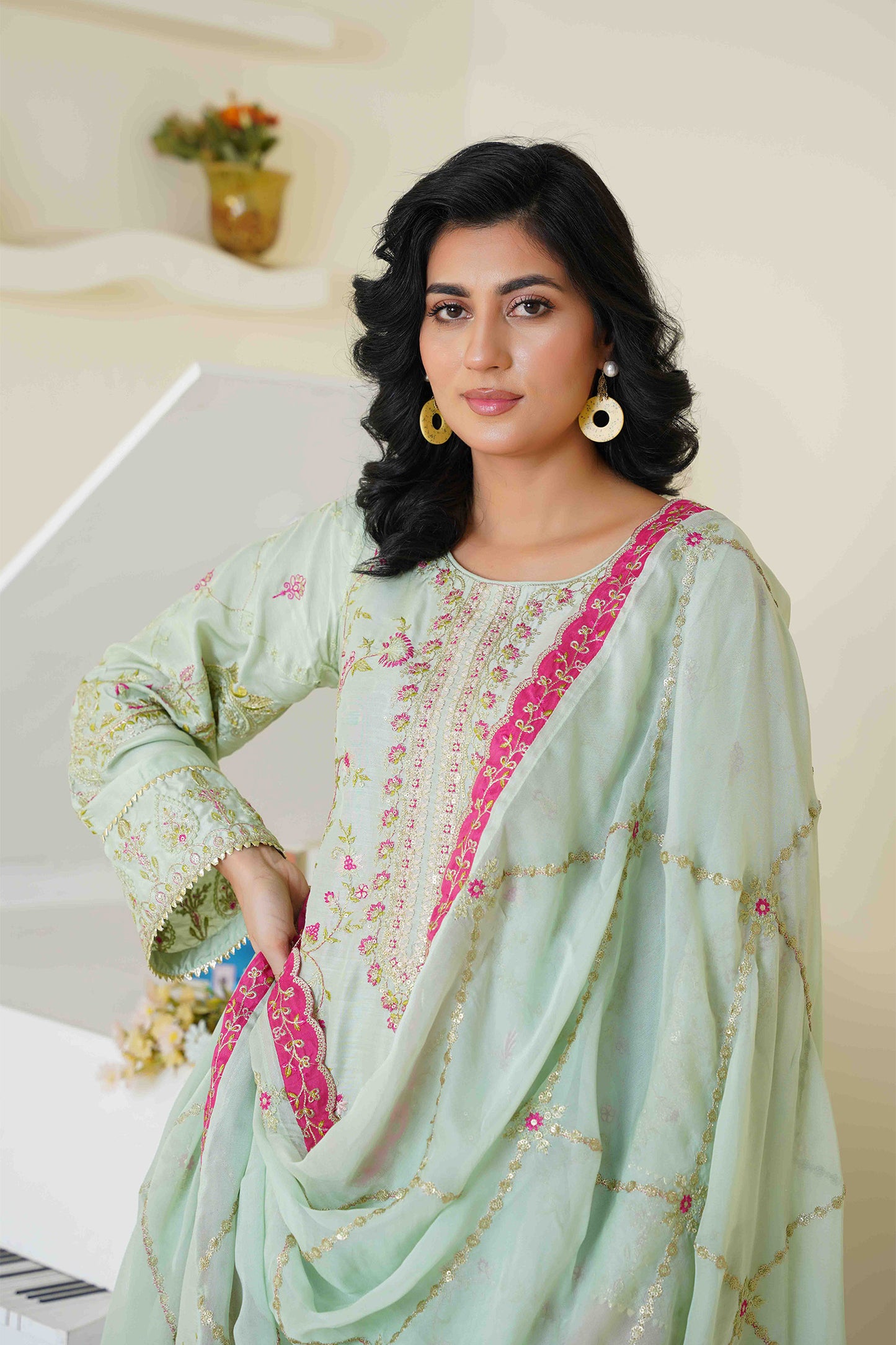 Elara – 3‑Piece Elegant Glow