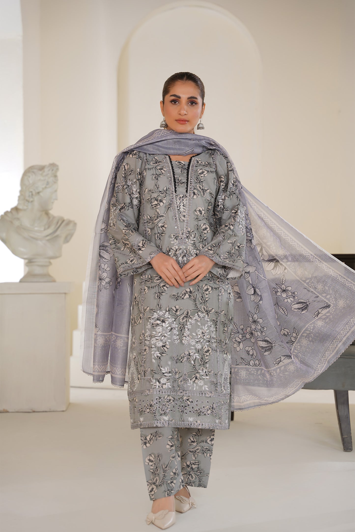 Raya Grey Bloom – Lawn 3 Piece