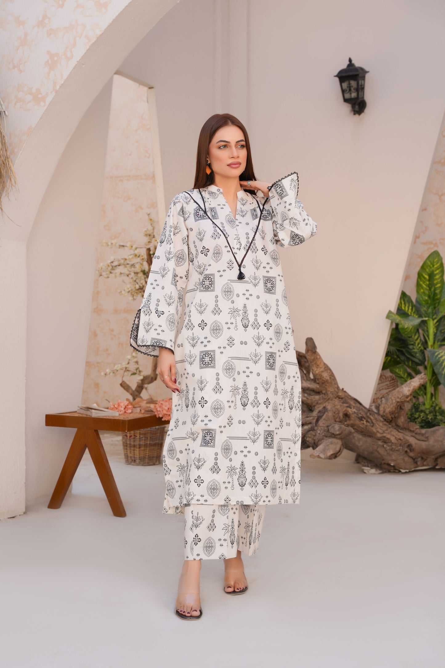 Aira White – Printed Lawn 2 Piece