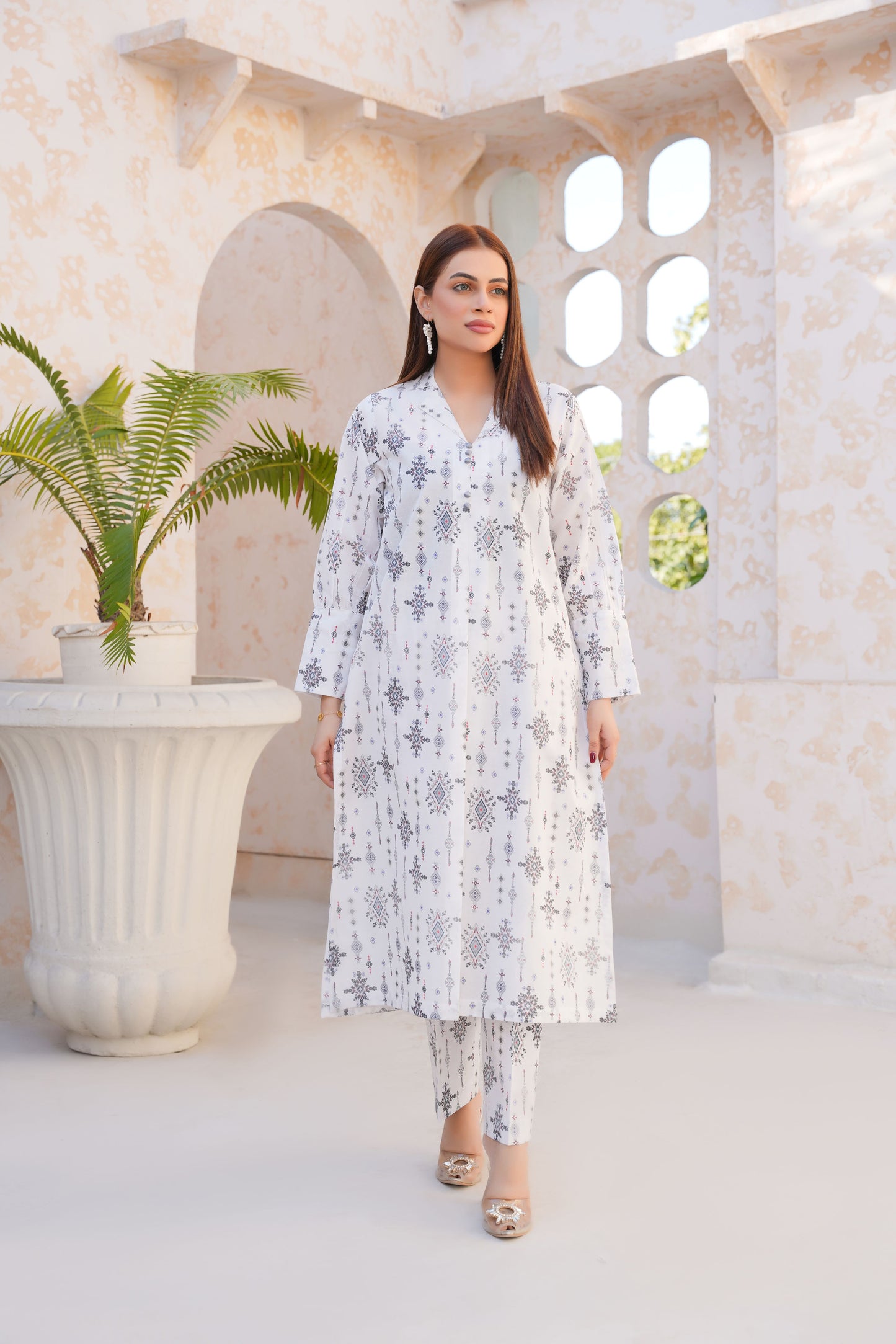 Aira White – Printed Lawn 2 Piece